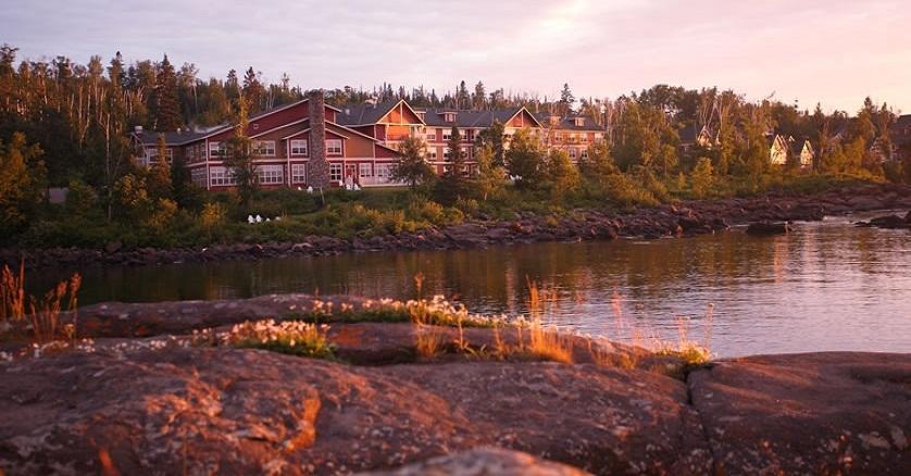 Cove Point Lodge Beaver Bay Exterior photo