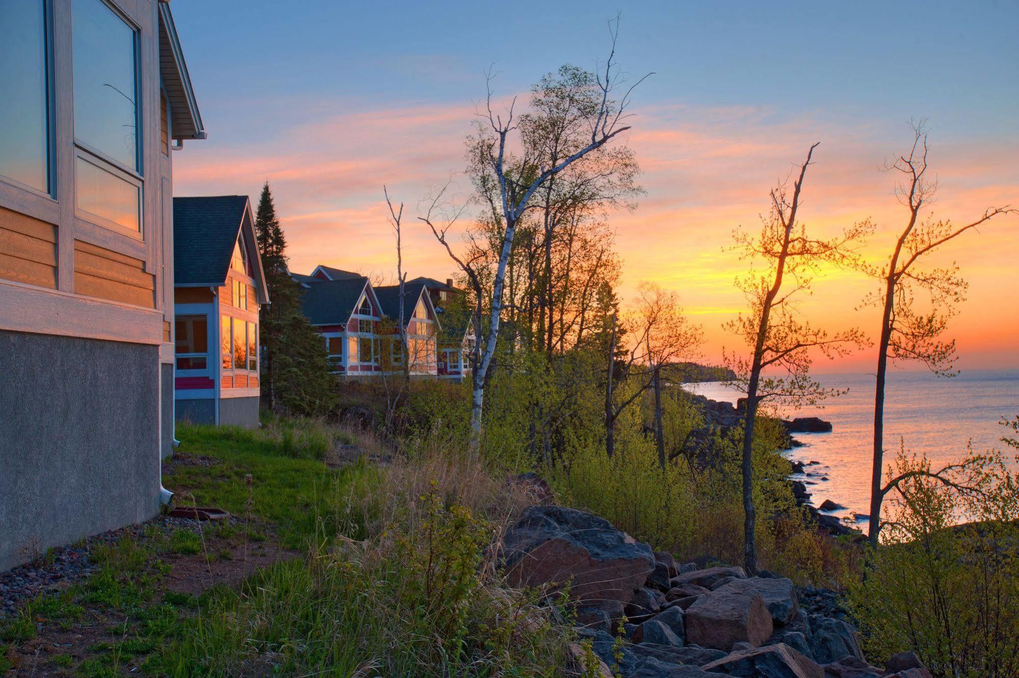 Cove Point Lodge Beaver Bay Exterior photo